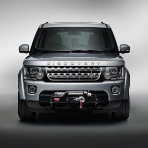 a silver discovery 4 with a winch